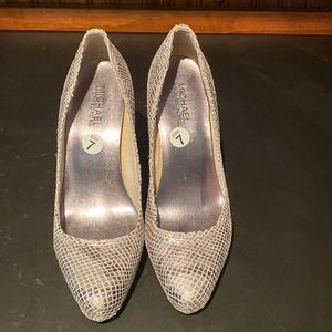 Michael Michael Kors size 7 runs small fits more like 6 1/2